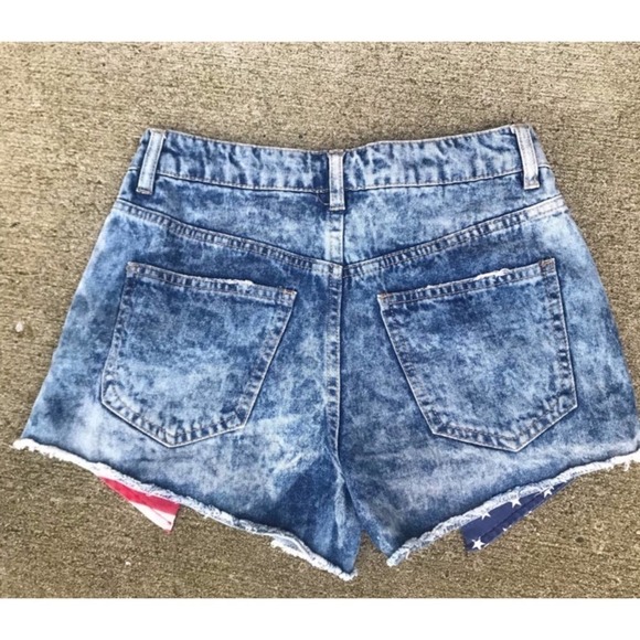 Refuge, Distressed denim shorts   size 2 - Picture 6 of 10